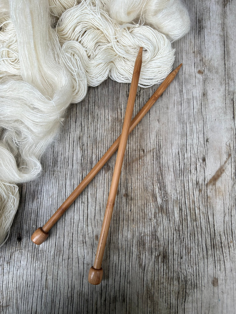 Single point straight knitting needles bamboo Chiaogoo - Prosper Yarn